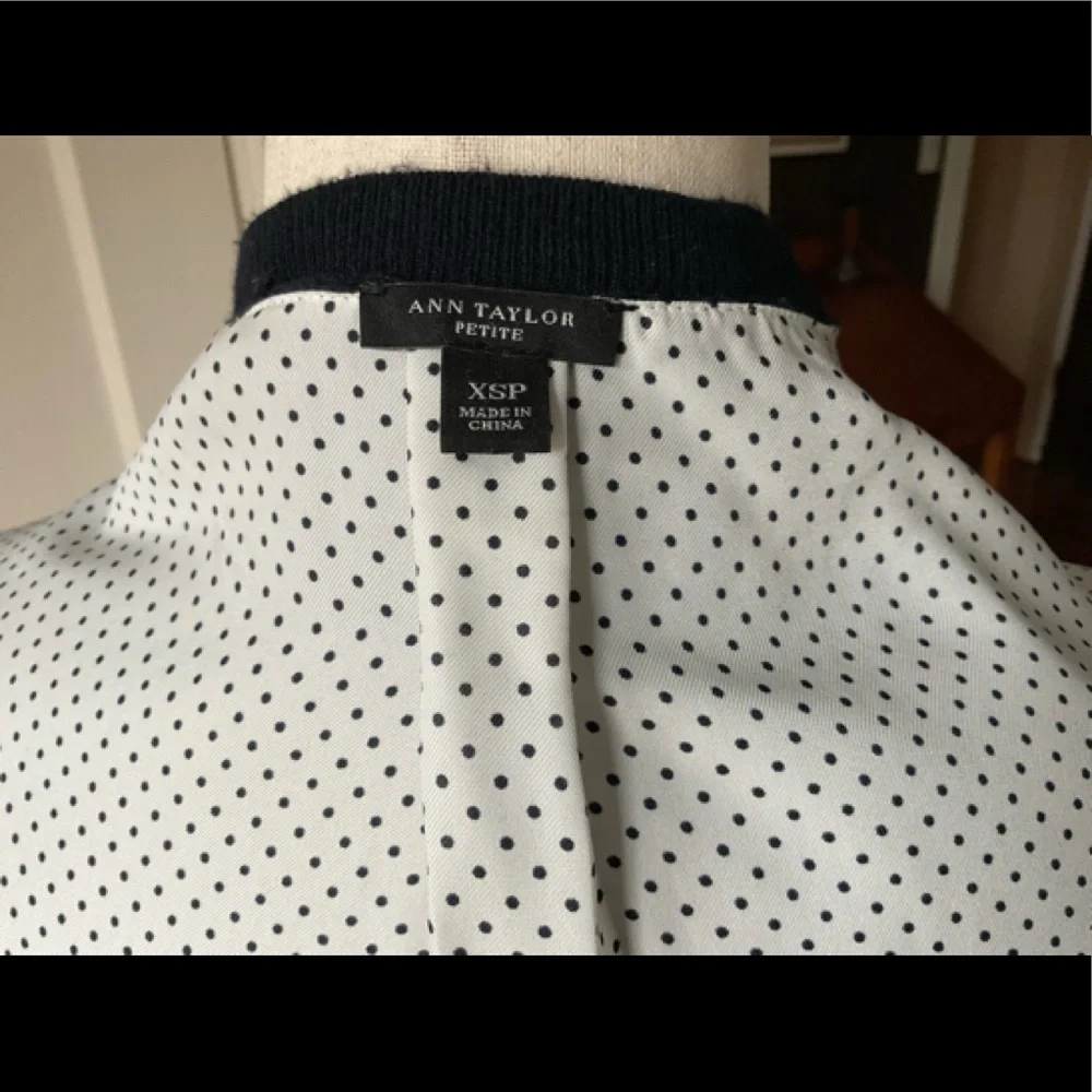 Ann Taylor Sweater - Picture 4 of 6